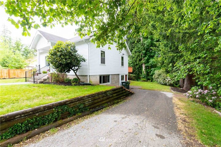 Property Photo:  2723 Hillside Drive SE  WA 98501 