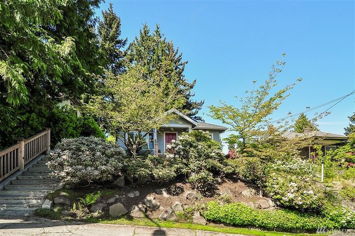 Property Photo:  2915 Warren Ave N  WA 98109 