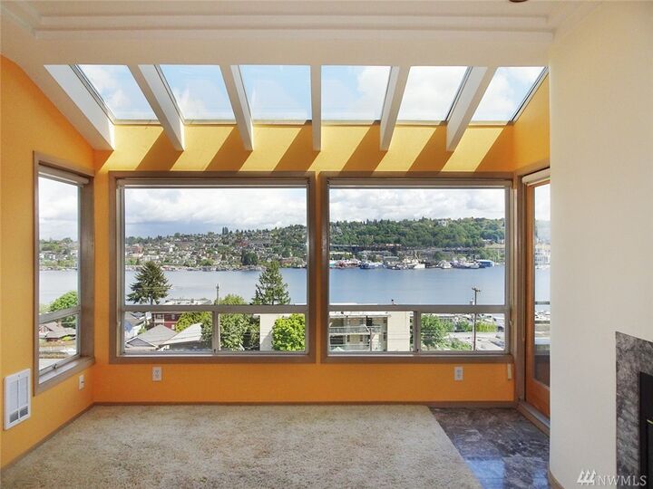 Property Photo: 1768 Aurora Ave N 302 WA 98109