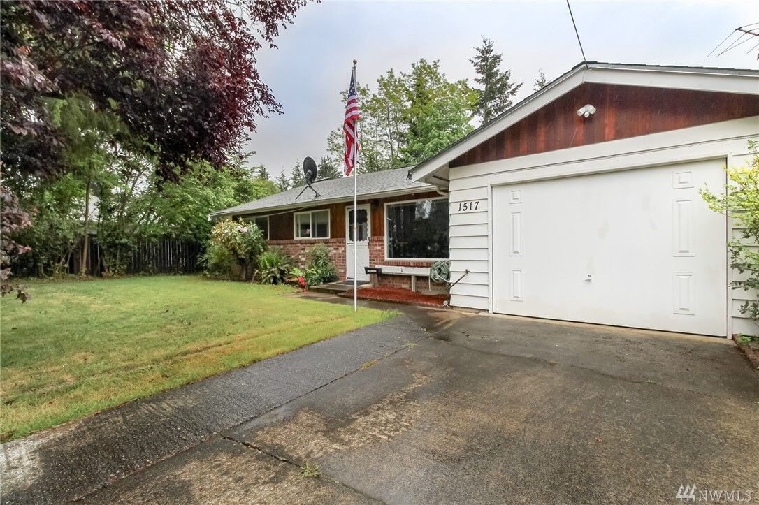 Property Photo:  1517 SW 144th Place  WA 98166 
