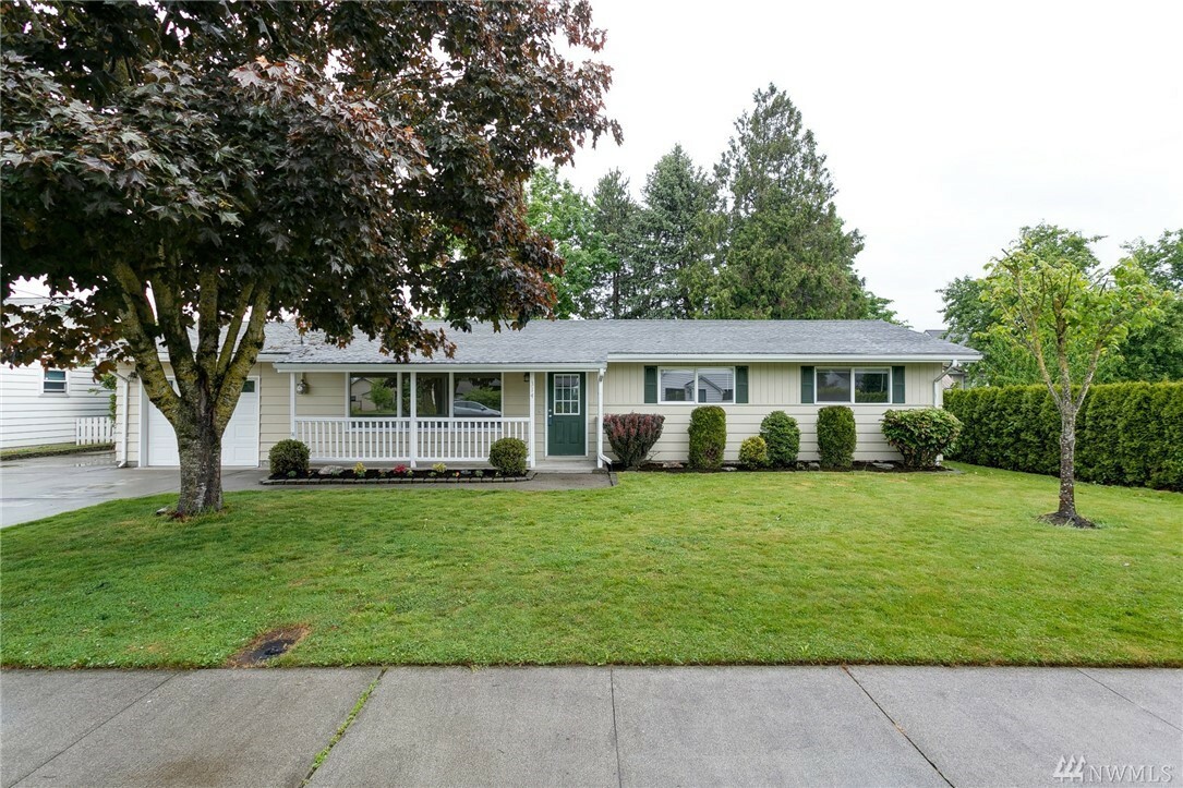 Property Photo:  314 1st St  WA 98295 