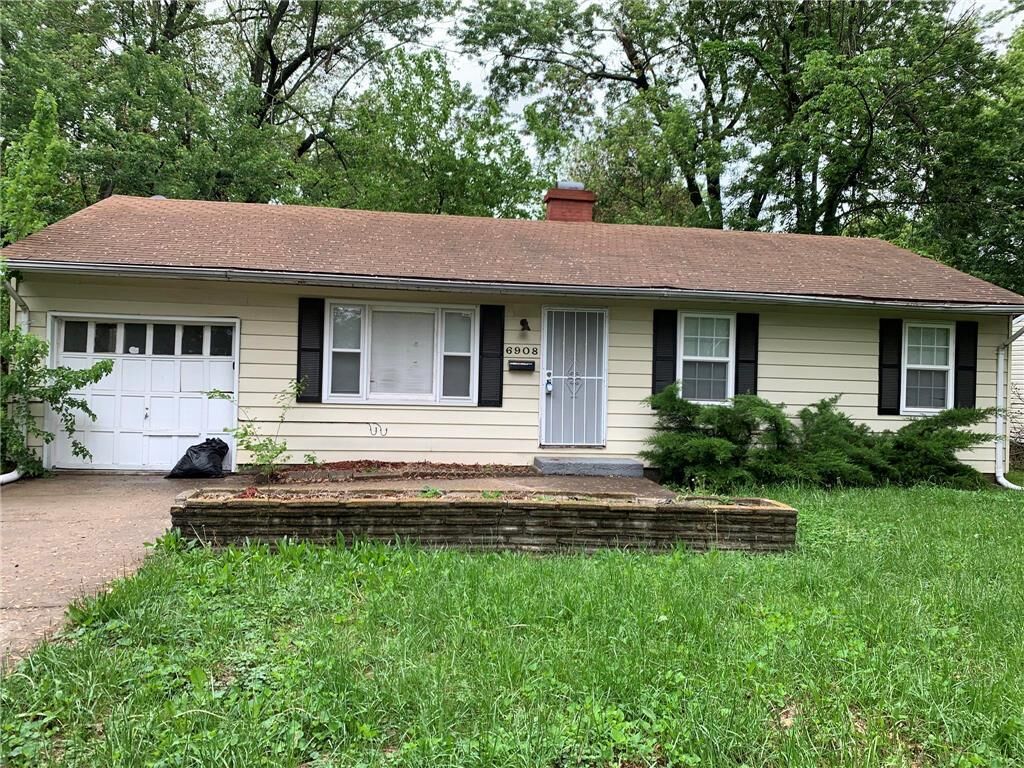 Property Photo:  6908 E 114th Street  MO 64134 