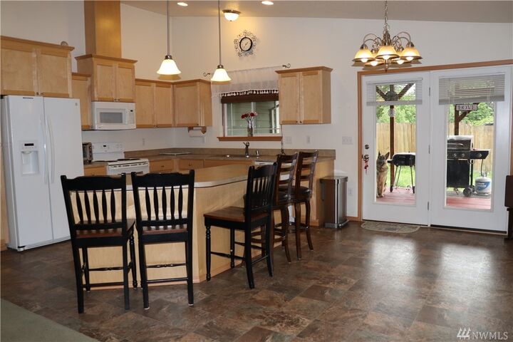 Property Photo:  1111 Dickinson Ave  WA 98584