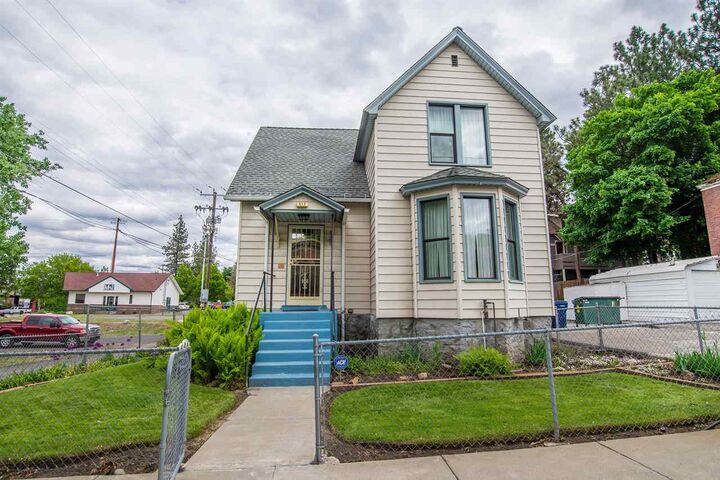 517 S Maple St  Spokane WA 99204-3418 photo