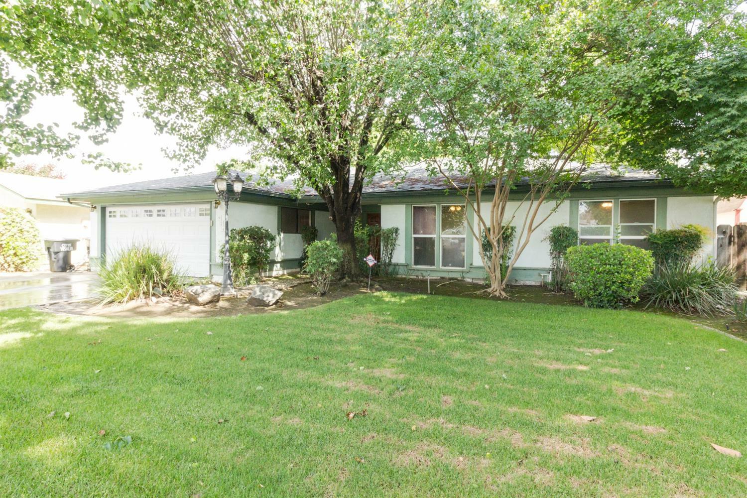 Property Photo:  924 W Cherry Avenue  CA 93277 