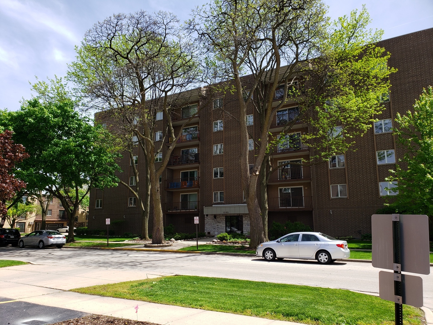 Property Photo:  1365 Ashland Avenue 203  IL 60016 