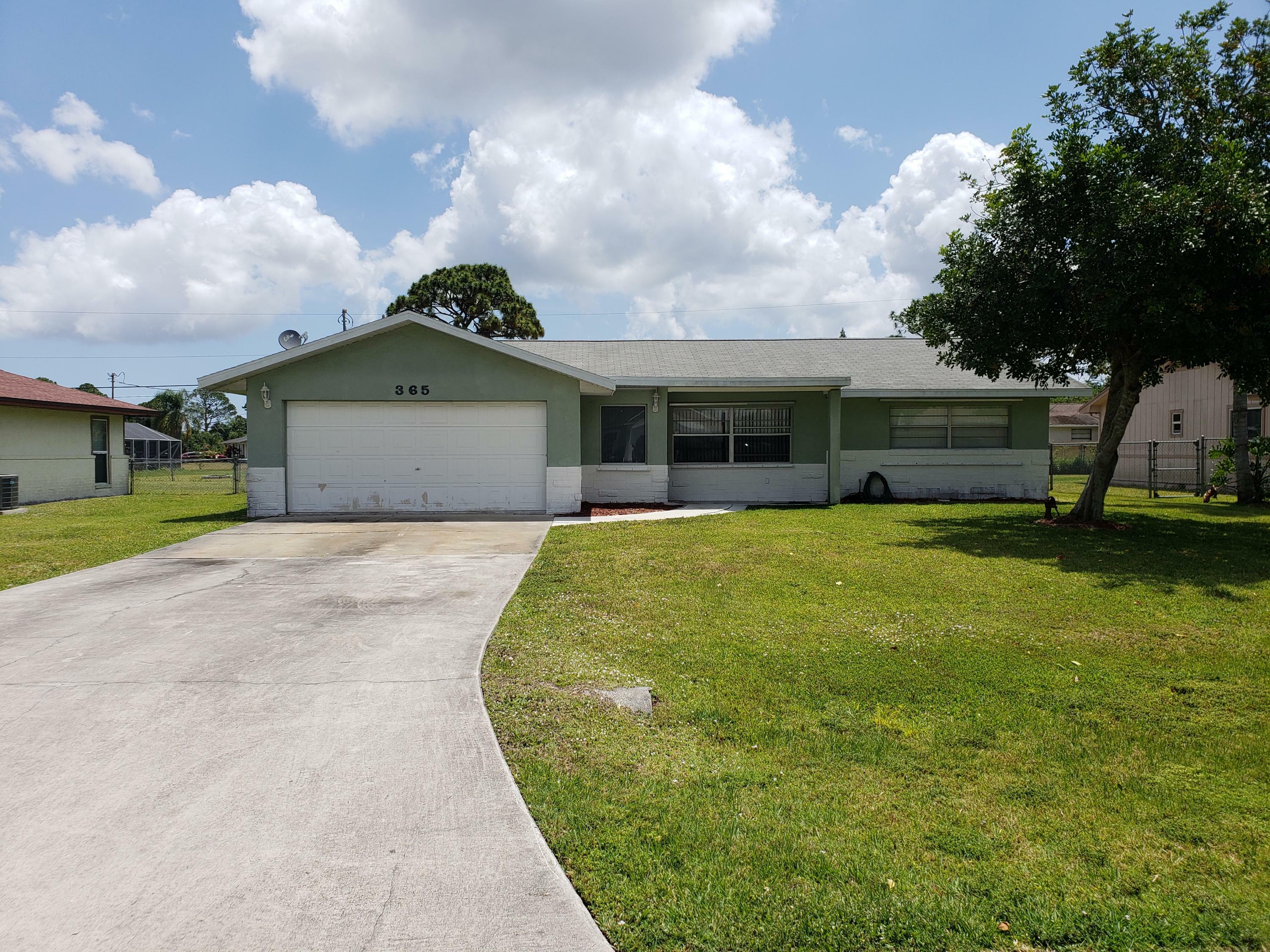 Property Photo:  365 NW Hogan Street  FL 34983 