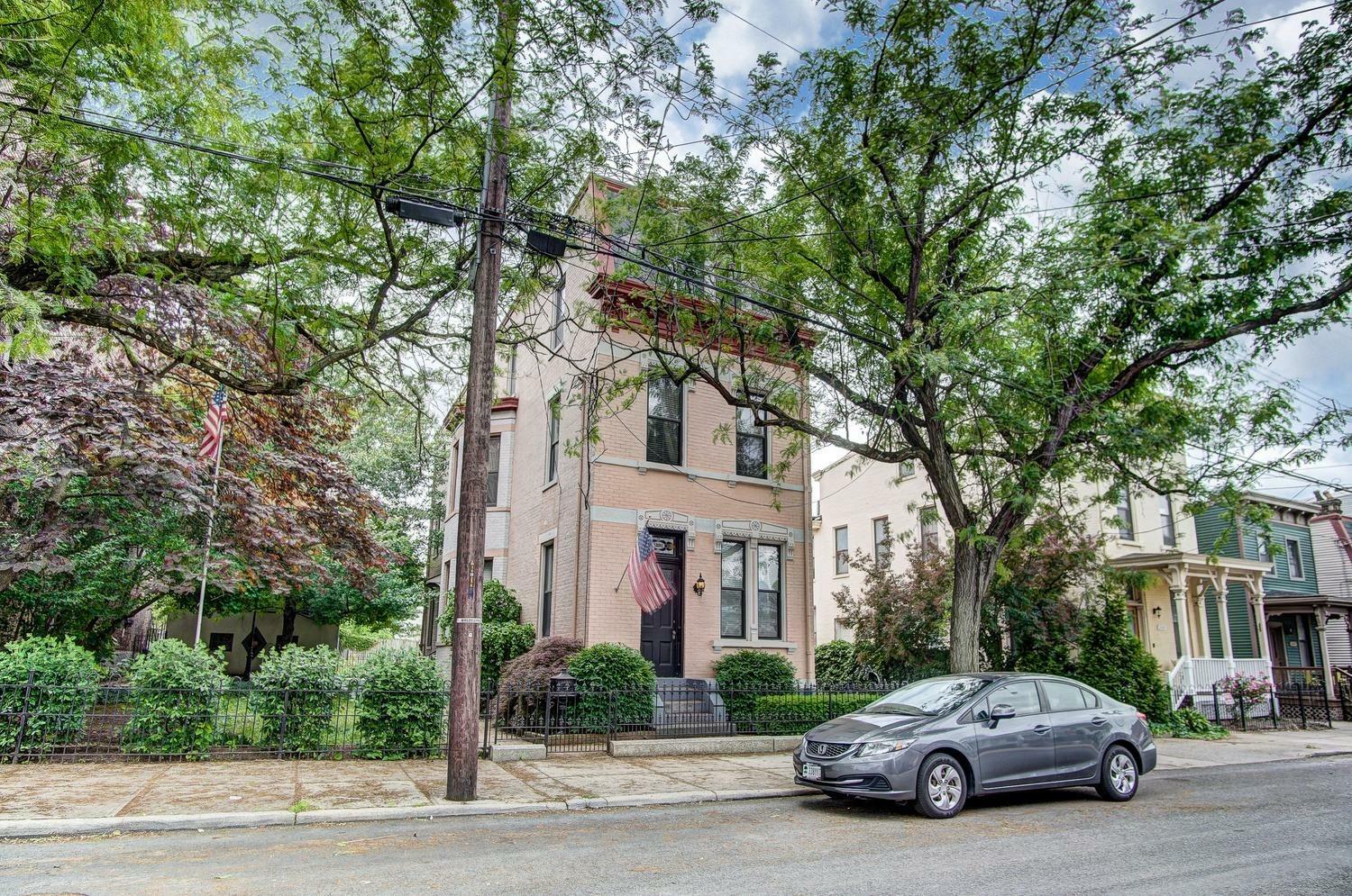 Property Photo: 1231 Bates Avenue OH 45225