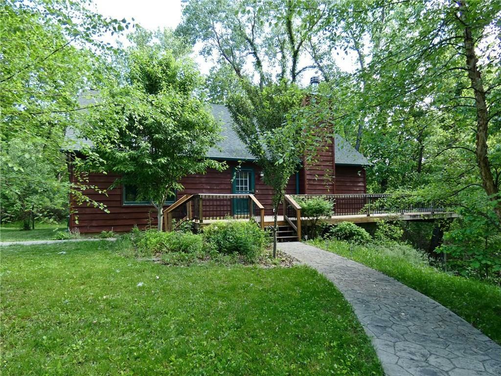 Property Photo:  225 Hickory Lane  IA 50214 