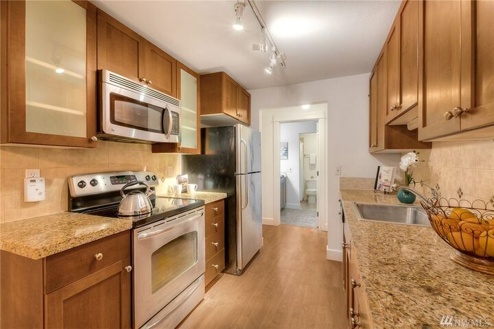 Property Photo:  300 N 130th Street 7208  WA 98133 