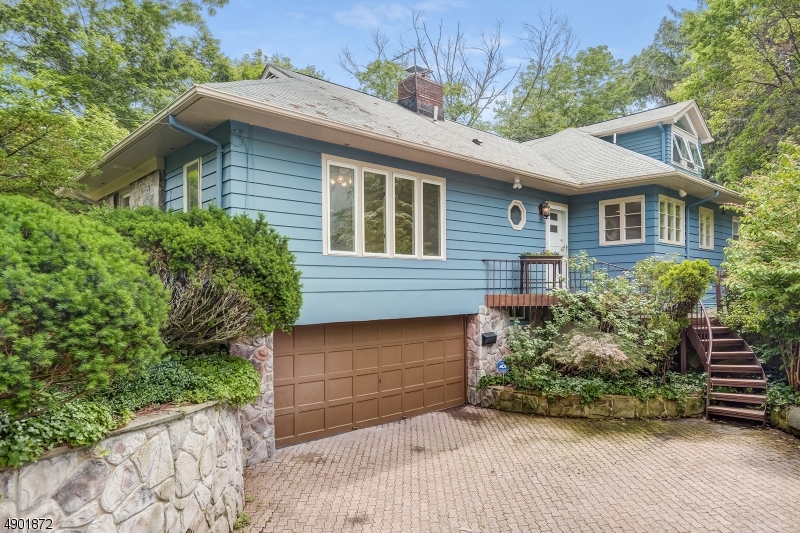 Property Photo:  2 Brantwood Drive  NJ 07078 