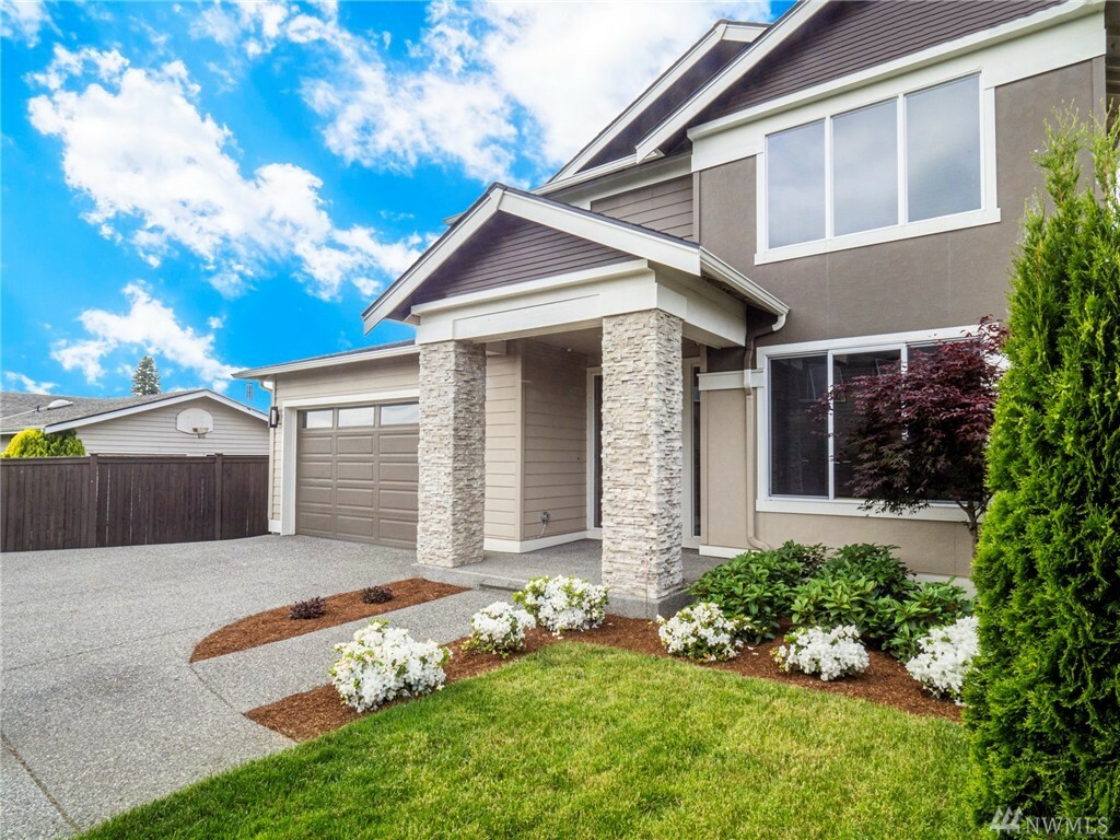 Property Photo: 8025 11th Place SE WA 98258