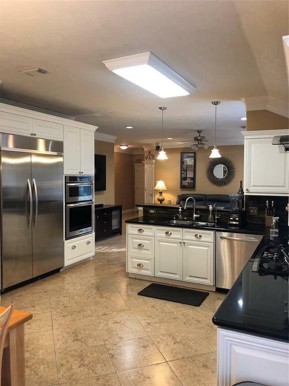 Property Photo: 6 Bark Bend Place TX 77385