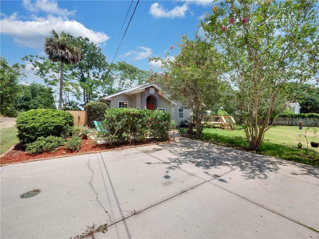 Property Photo:  250 E 20th Avenue  FL 32757 