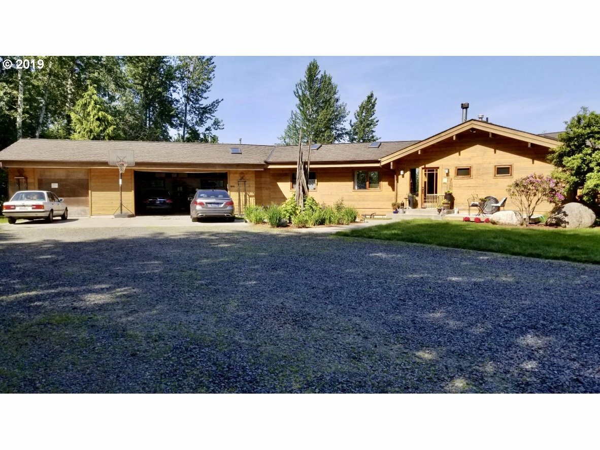 Property Photo: 17600 105 Ave SE WA 98296