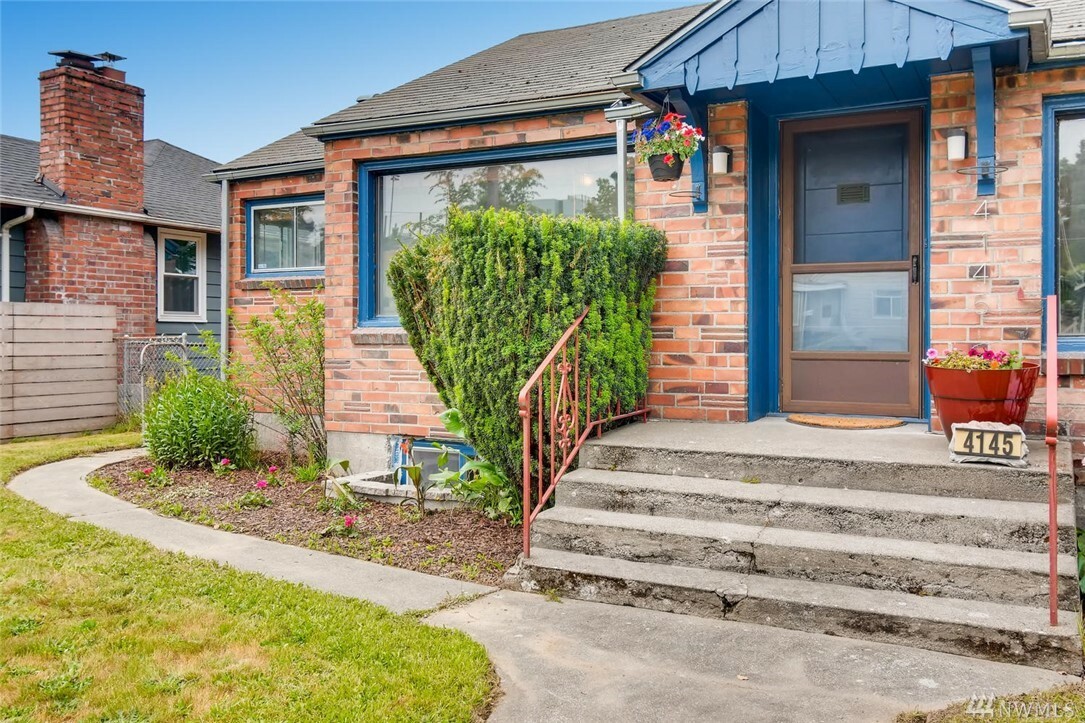Property Photo: 4145 15th Ave S WA 98108