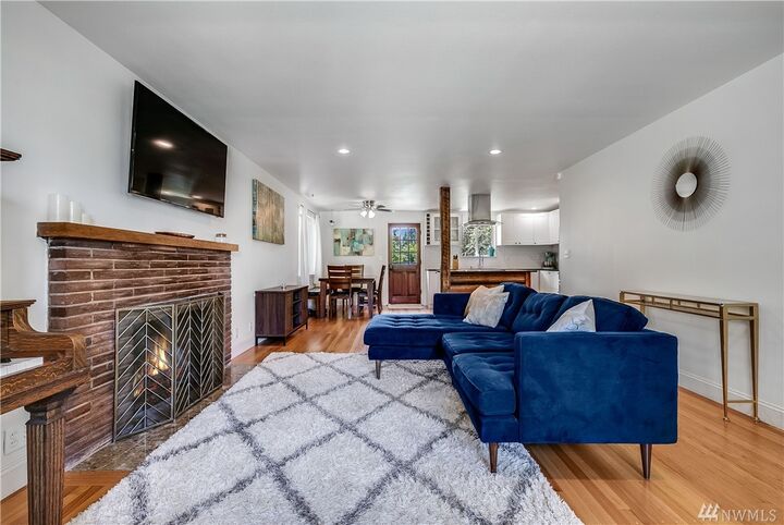 Property Photo: 2141 N 137th St WA 98133