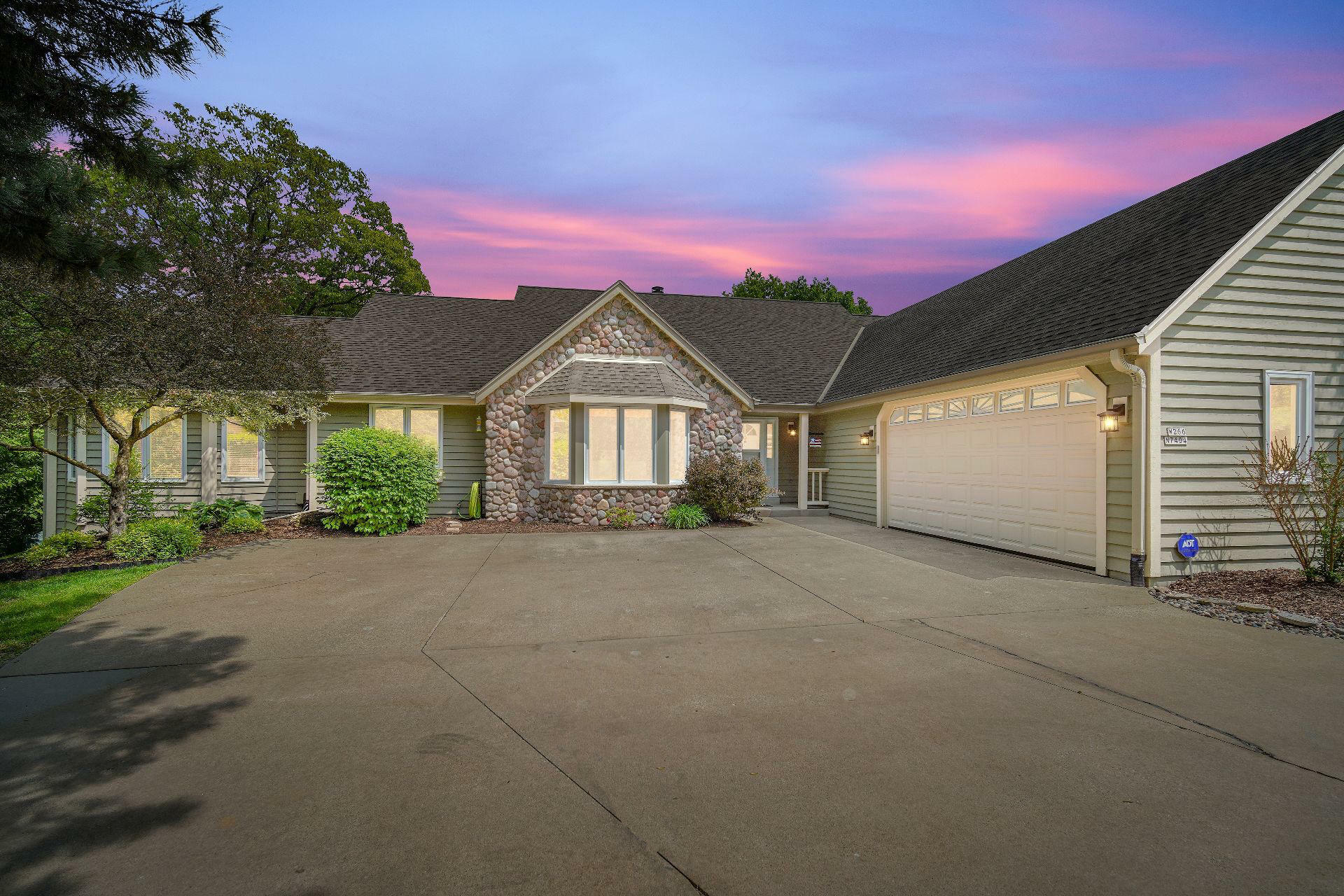Property Photo: W266n7404 Timber Ridge Ct WI 53089