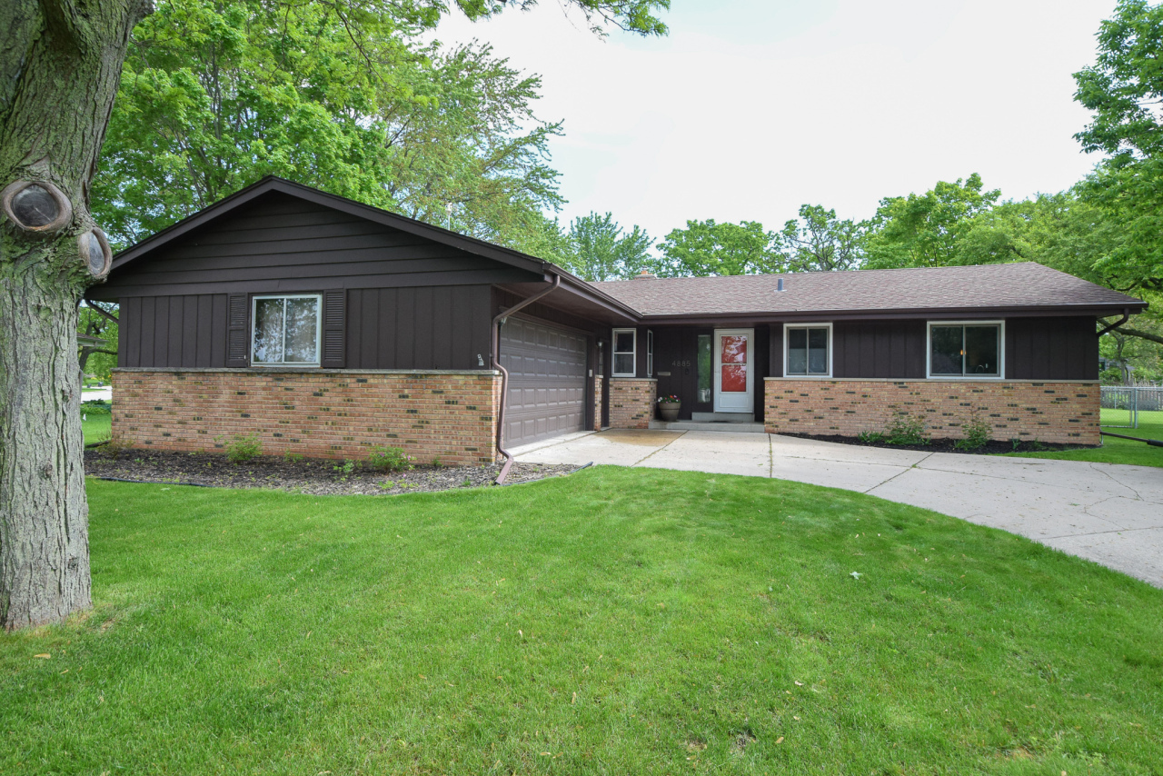 Property Photo: 4885 Sutton Ln WI 53129