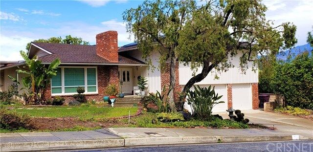 Property Photo:  1129 Avonoak Terrace  CA 91206 