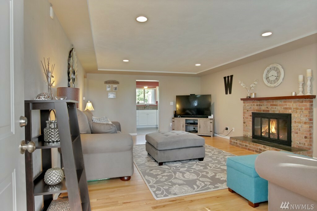 Property Photo:  6423 S Yakima Ave  WA 98408 