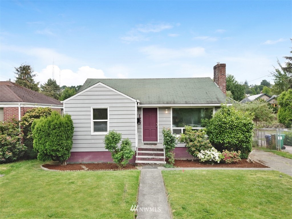 Property Photo: 129 30th Avenue E WA 98112