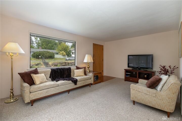 Property Photo: 11744 Roosevelt Way NE WA 98125