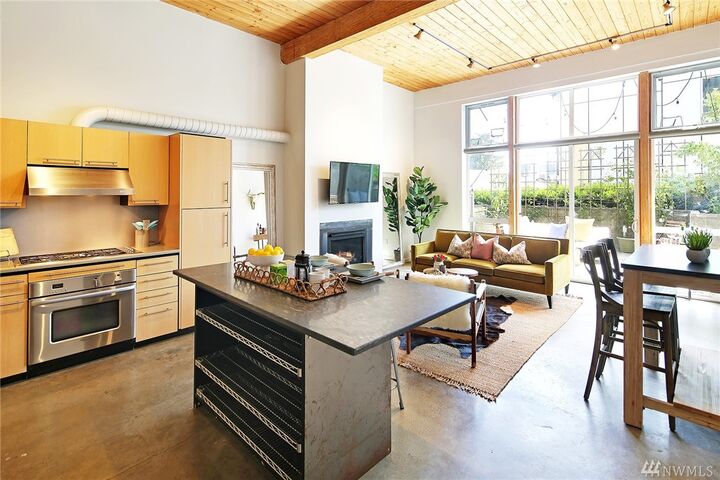 Property Photo:  1812 19th Ave 114  WA 98122 