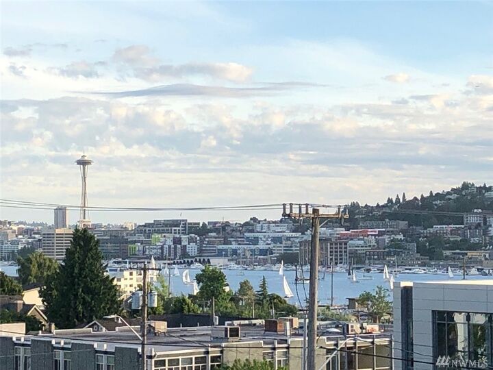Property Photo: 2717 Franklin Avenue E 304 WA 98102