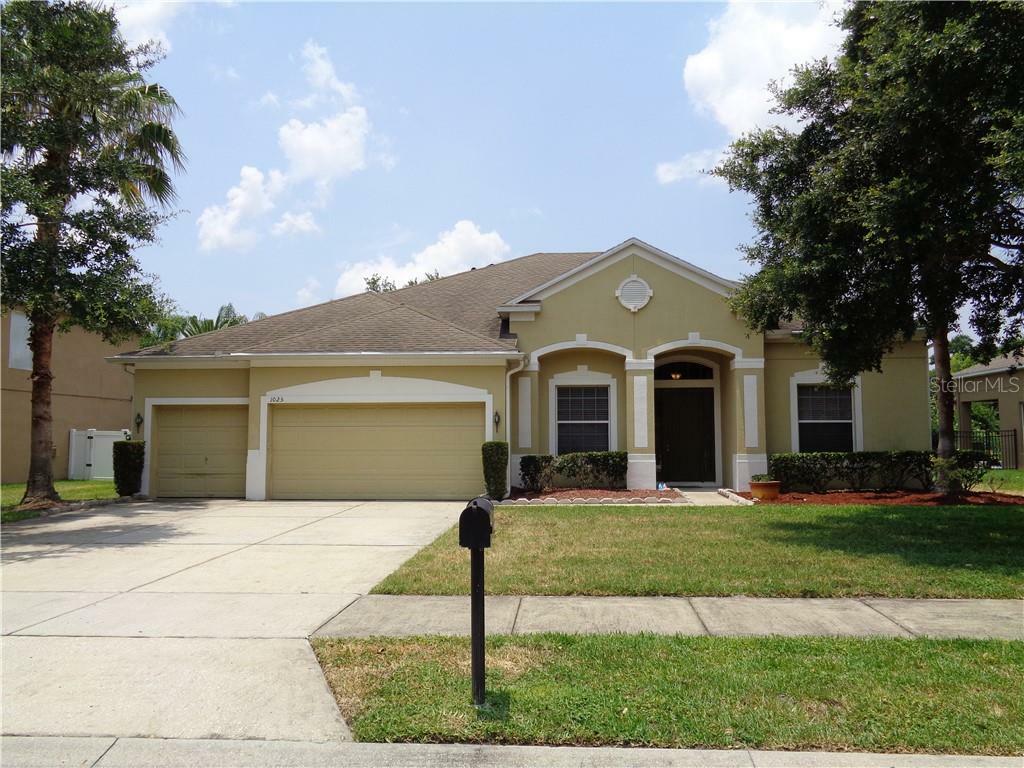 Property Photo:  1025 Shadowmoss Drive  FL 34787 