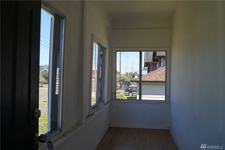 Property Photo:  2420 Pacific Ave  WA 98520 