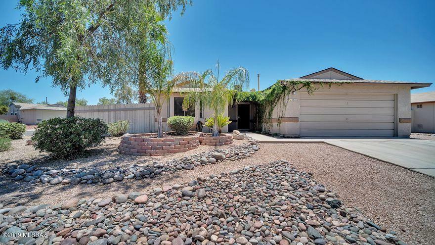 Property Photo:  2601 W Flamebrook Road  AZ 85741 