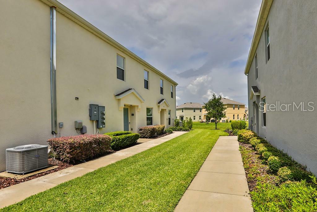 Property Photo:  766 Ashentree Drive  FL 33563 