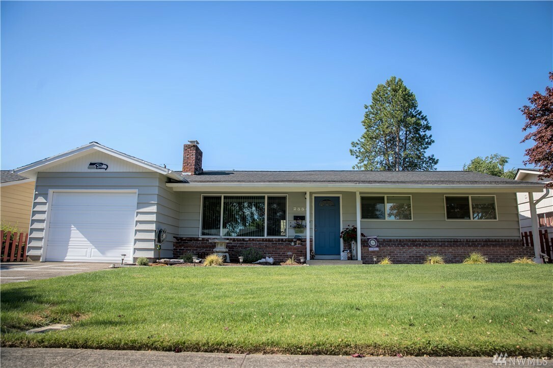 Property Photo:  2554 Terry Ave  WA 98632 