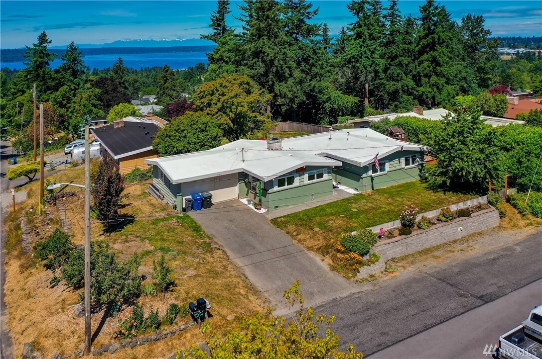 Property Photo:  23459 27th Ave S  WA 98198 