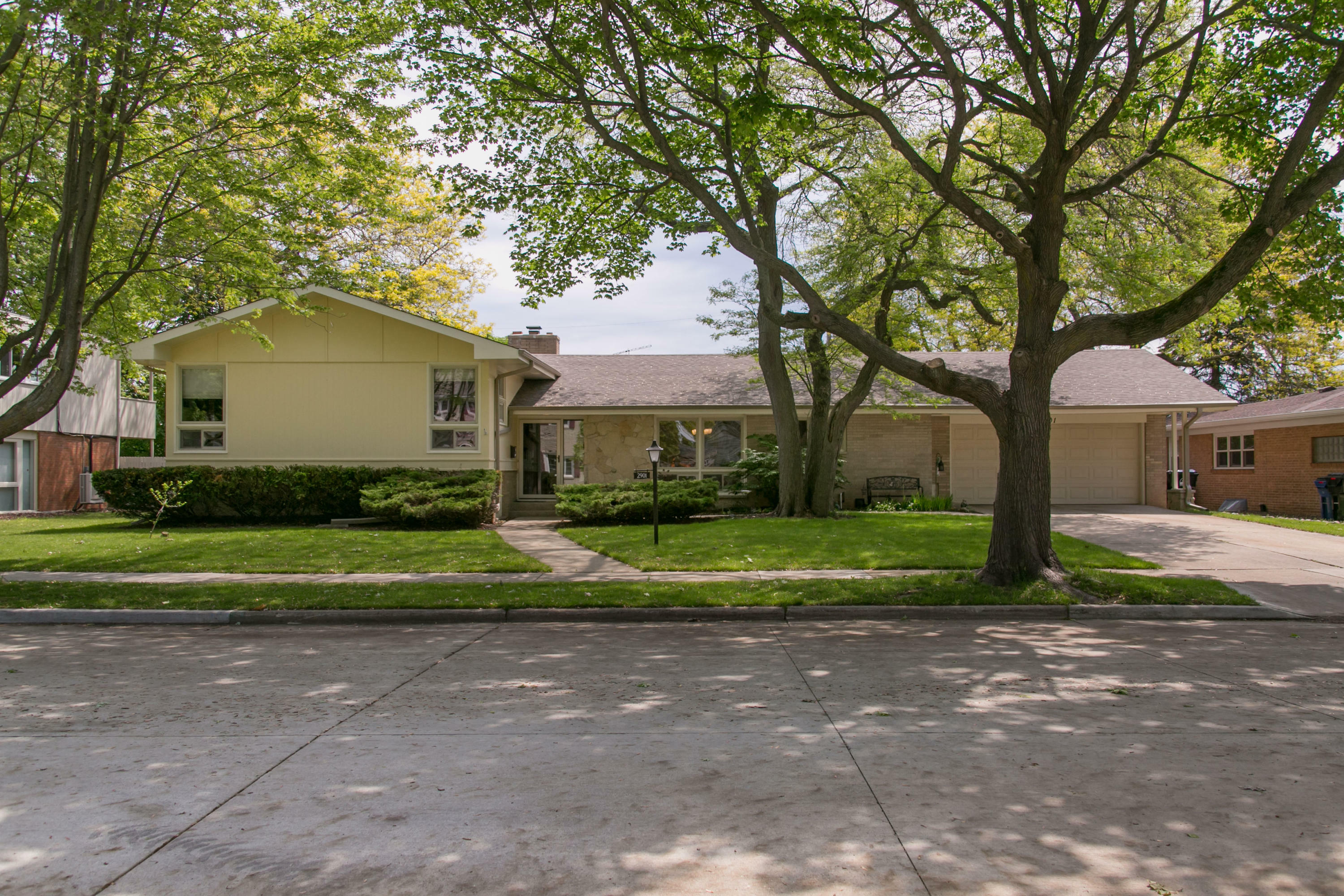 Property Photo:  2901 Chatham St  WI 53402 