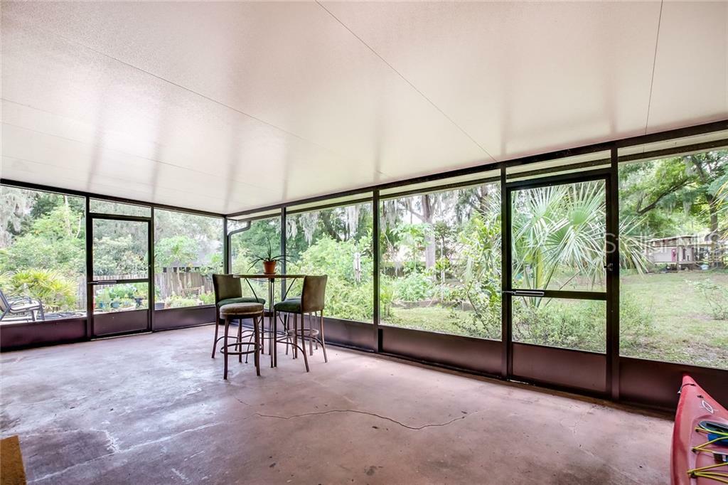 Property Photo:  422 E Lakeshore Drive  FL 34761 