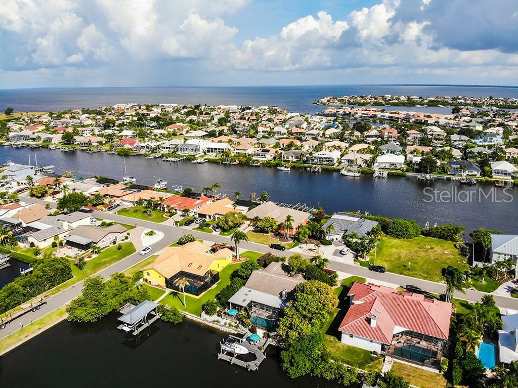 Property Photo:  826 Chipaway Drive  FL 33572 