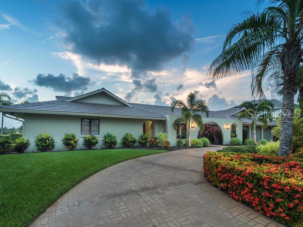 Property Photo: 111 N Warbler Lane FL 34236