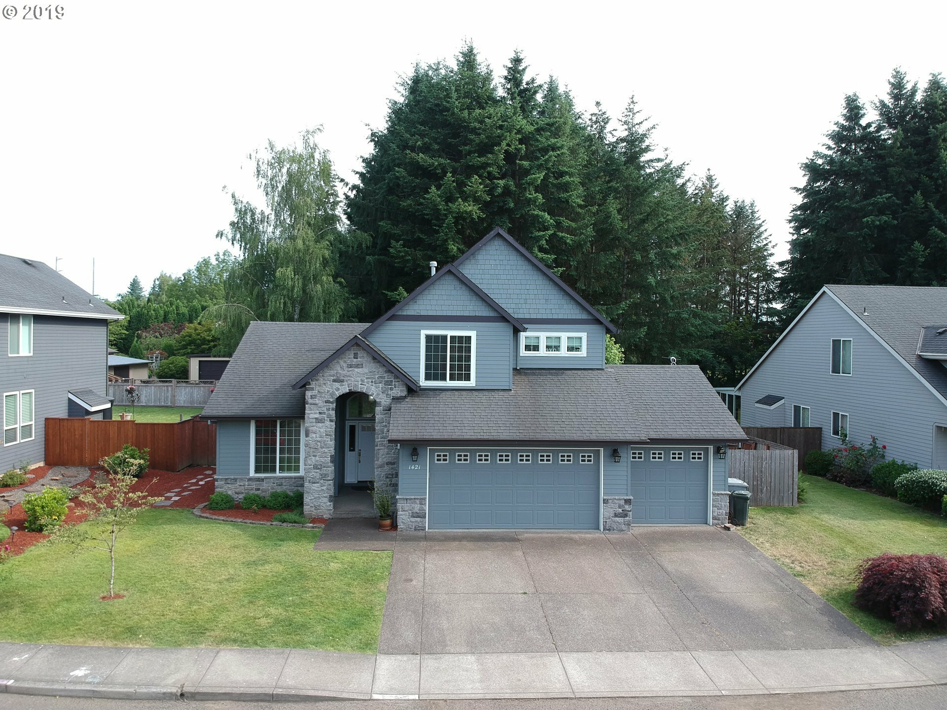 Property Photo:  1421 NE 11th Ave  OR 97013 