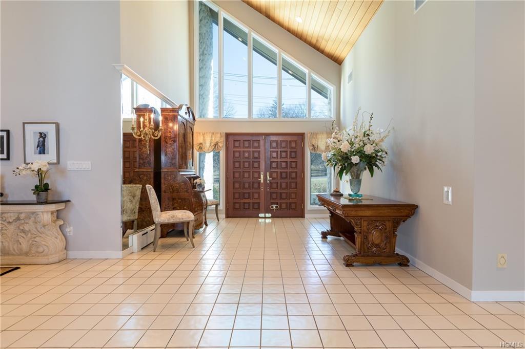 Property Photo:  11 Meadowbrook Road  NY 10605 