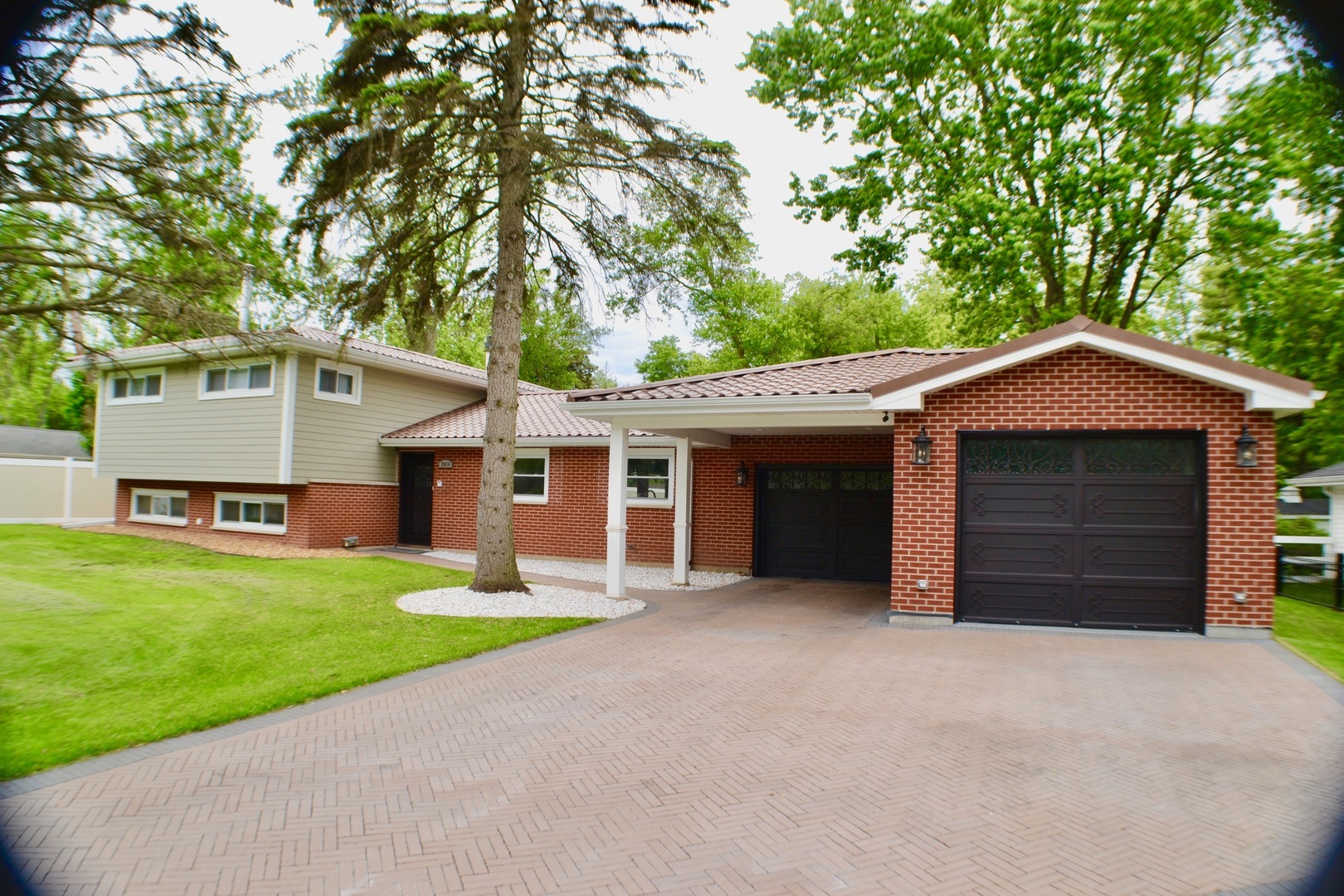 Property Photo:  2014 Driving Park Road  IL 60187 