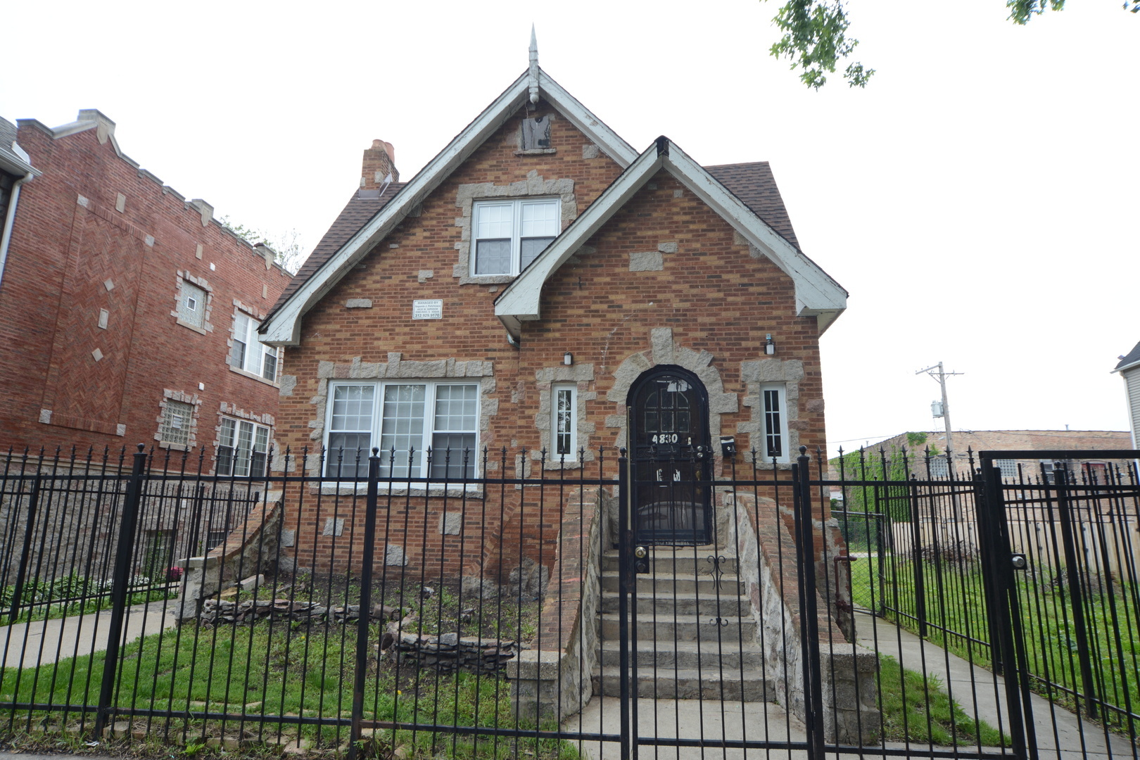 Property Photo: 4830 West Superior Street 2F IL 60644