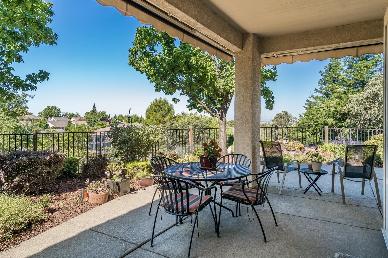 Property Photo: 2431 Horseshoe Court CA 95765