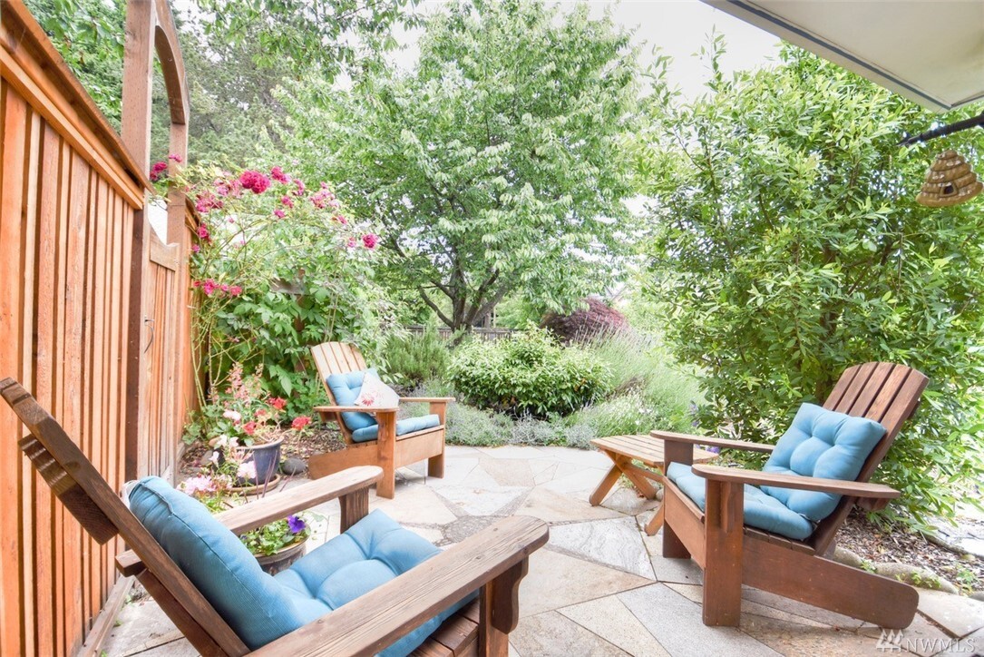 Property Photo:  717 Puget St NE  WA 98506 