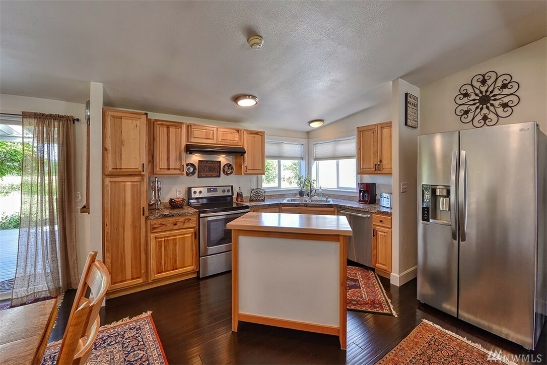 Property Photo: 11252 Farm To Market Rd WA 98273