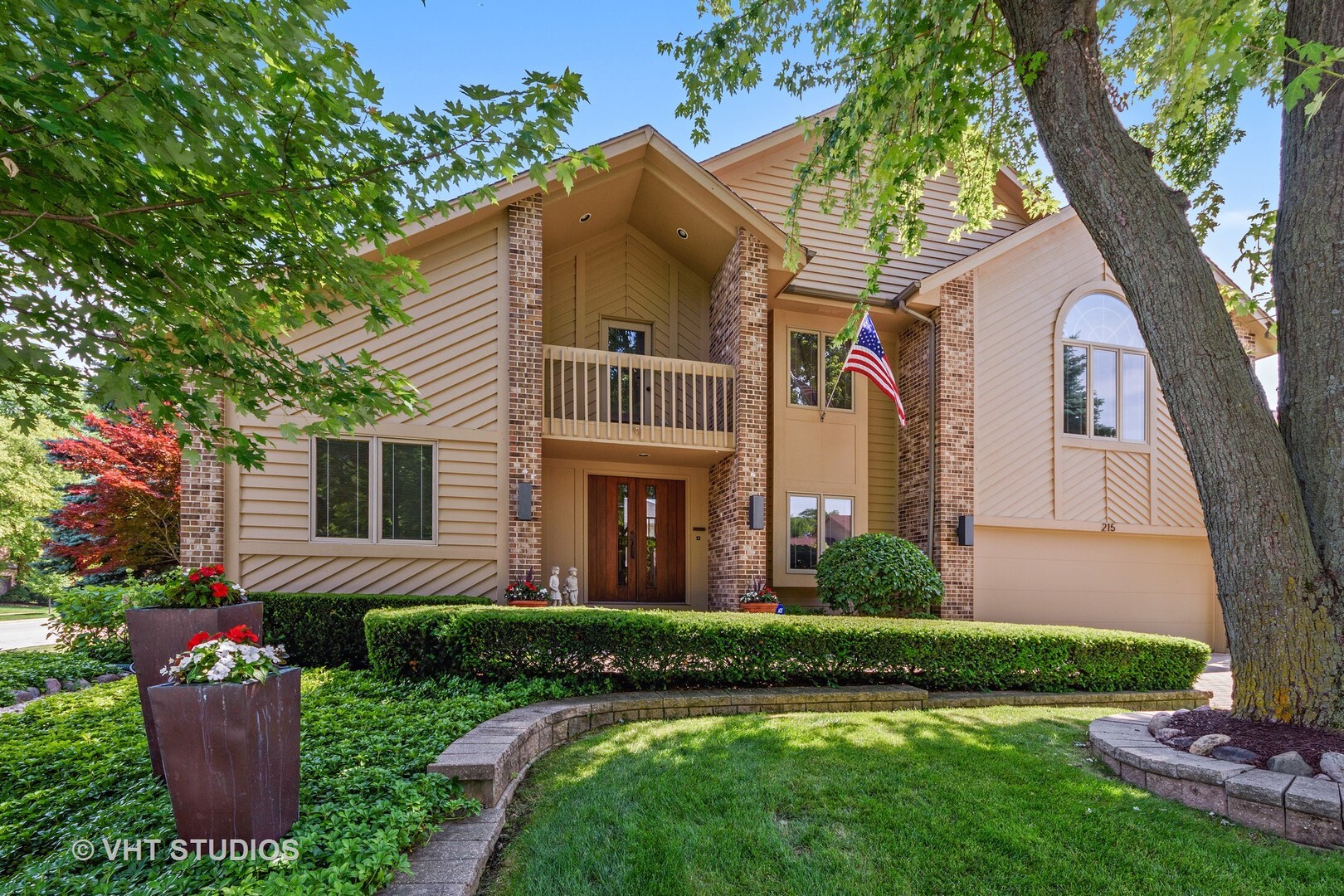 Property Photo:  215 E Ryan Court  IL 60005 