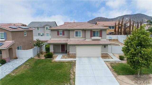 Property Photo:  840 Vianca Court  CA 92571 