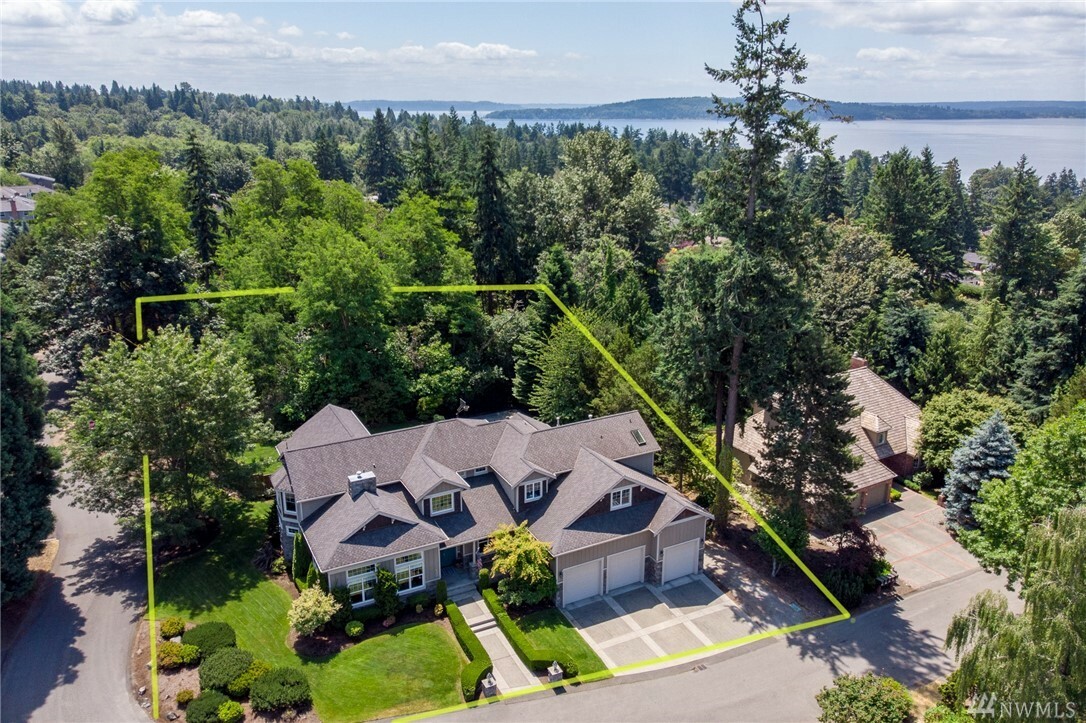 Property Photo:  611 SW Colewood Lane  WA 98166 