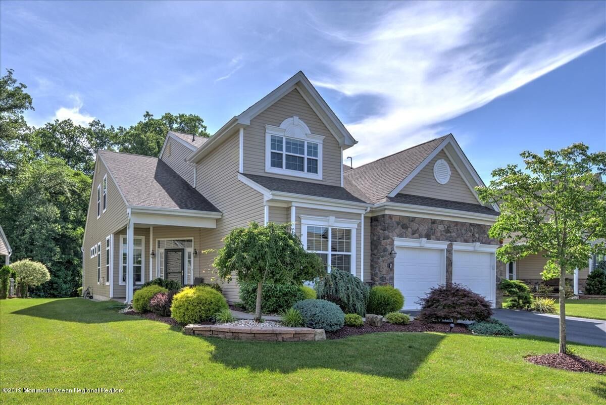 Property Photo:  8 Phoenix Road  NJ 08831 